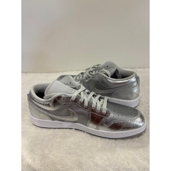 NWT Nike Jordan Air 1 Low SE Sneakers Metallic Silver/Photon Dust Women's 11.5 - Picture 6 of 8